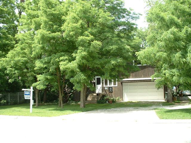 8834 Congress Park Ave., Brookfield, IL 60513