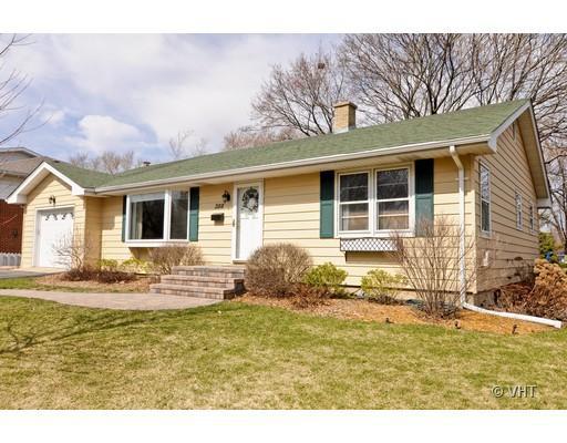 208 Sturtz St., Barrington, IL 60010