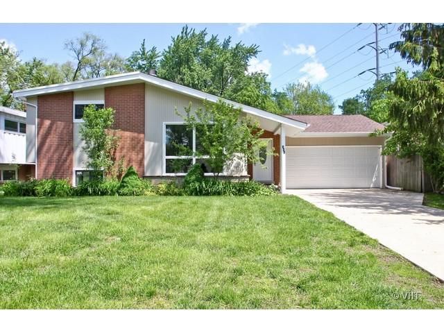 304 Chipili Dr., Northbrook, IL 60062