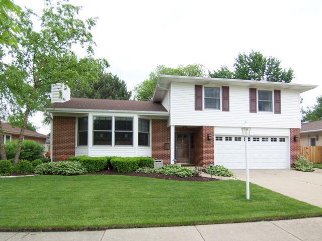 1903 E Sherwood Rd., Arlington Heights, IL 60004