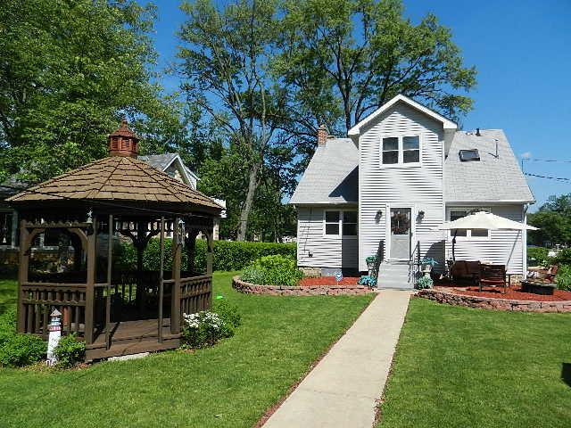 2802 Shorewood Dr., Mchenry, IL 60050