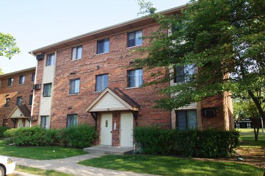 15 Parkside Ct. #13, Vernon Hills, IL 60061