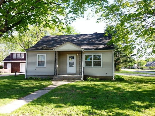 808 Sycamore Ln., Machesney Park, IL 61115