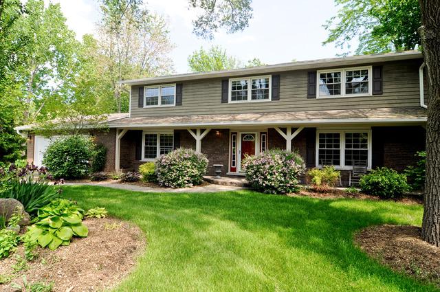 10 John Dr., Hawthorn Woods, IL 60047