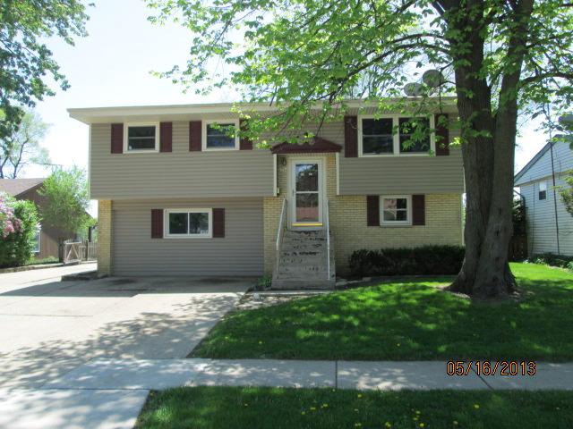517 Hillside Dr., Streamwood, IL 60107