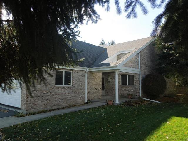 15 W Meadow Trail St., Dekalb, IL 60115