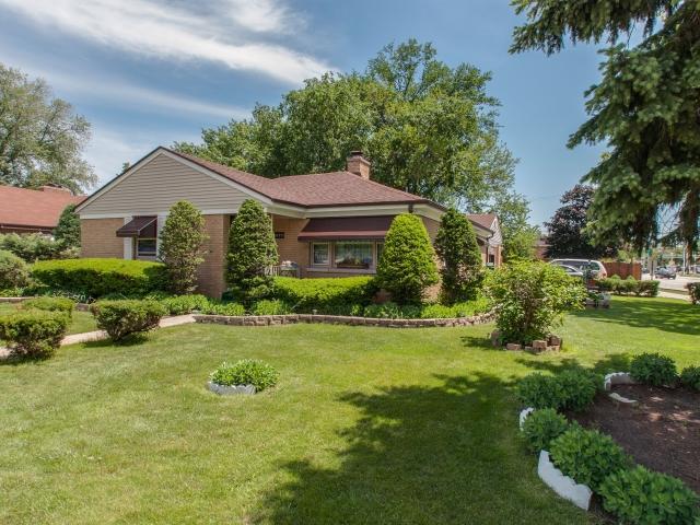 1195 Jeannette St., Des Plaines, IL 60016