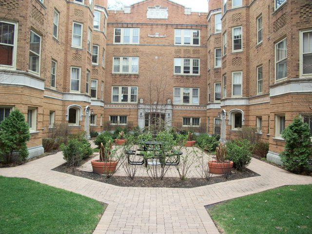 617 Washington Blvd. #3S, Oak Park, IL 60302
