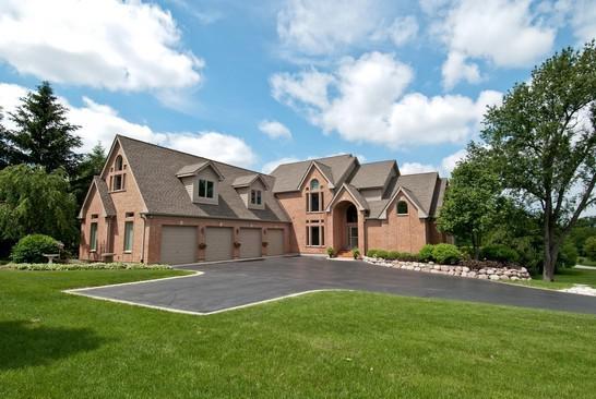 1806 Black Oak Dr., Mchenry, IL 60050