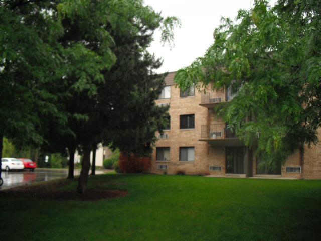 5600 Astor Ln. #221, Rolling Meadows, IL 60008