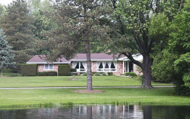 36 Lagoon Dr., Hawthorn Woods, IL 60047