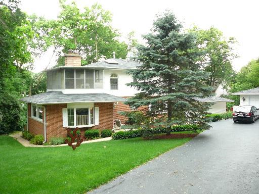 104 Wood Dr., Algonquin, IL 60102