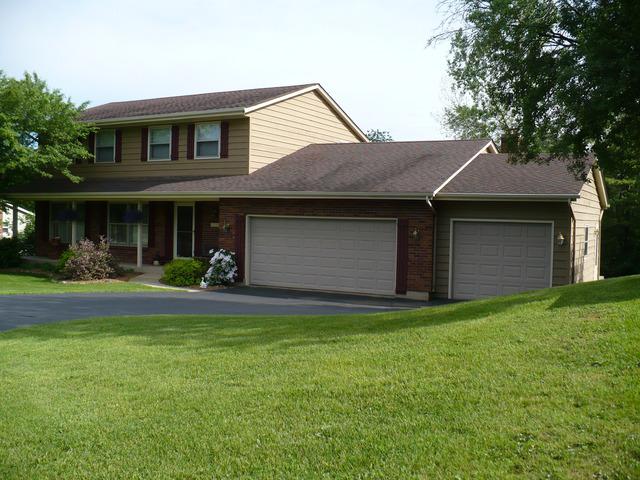 1221 Surrey Ct., Algonquin, IL 60102