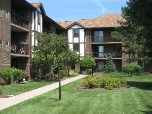 915 N York Rd. #201, Elmhurst, IL 60126