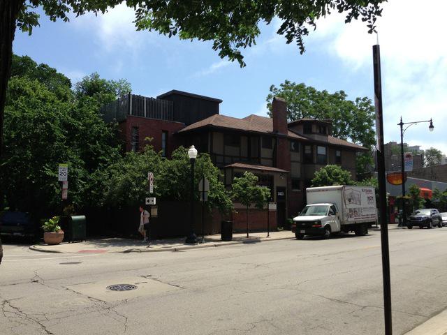 601 W Hawthorne Pl., Chicago, IL 60657
