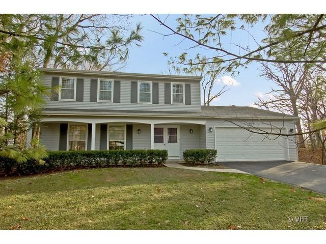 919 Ellynwood Dr., Glen Ellyn, IL 60137