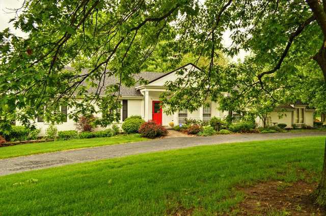 10S415 Glenn Dr., Burr Ridge, IL 60527