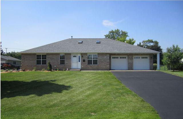 215 Hawthorn Ln., Hoffman Estates, IL 60169