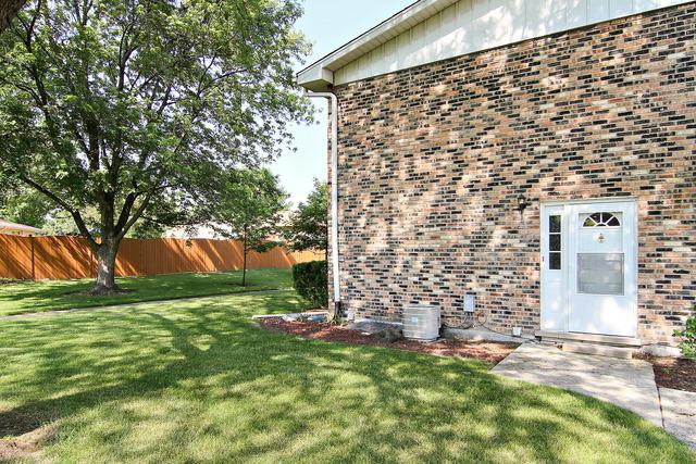 1906 Rosewood Ct. #4B, Darien, IL 60561