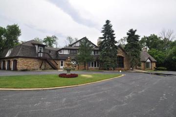 410 Oak Brook Rd., Oak Brook, IL 60523