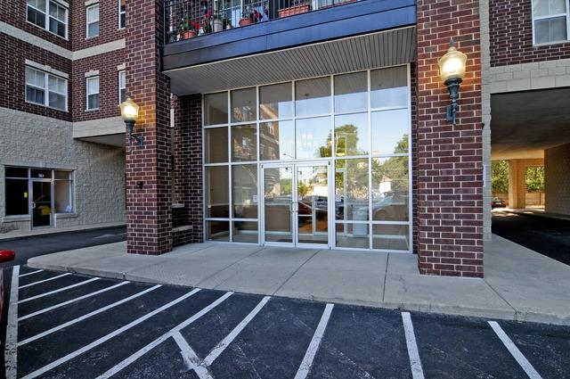 10 Lake St. #215, Grayslake, IL 60030