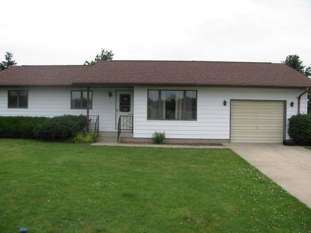 317 N Locust St., Roberts, IL 60962
