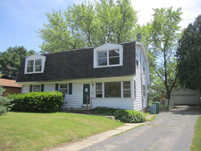 411 Flanders Ln., Grayslake, IL 60030