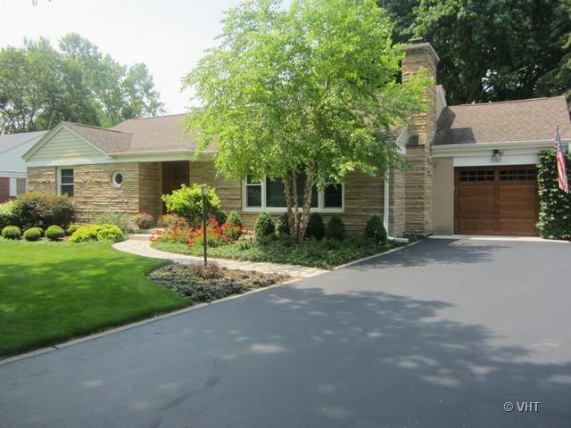 280 Ahwahnee Ln., Lake Forest, IL 60045