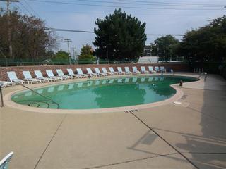 9558 Gross Point Rd. #504A, Skokie, IL 60077