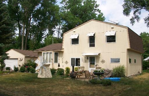 3208 S Riverdale Rd., Mchenry, IL 60051
