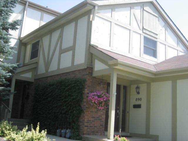 888 Bristol Dr., Barrington, IL 60010