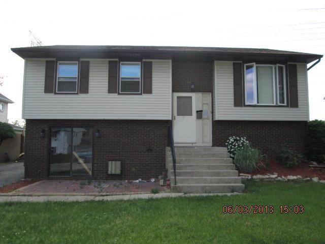 310 Hemlock Ave., Romeoville, IL 60446