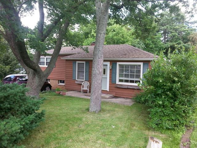 406 Meadow Ln., Lake In The Hills, IL 60156