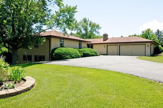 25655 N Oak Creek Cir., Barrington, IL 60010