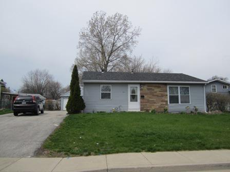 100 Siesta, Carpentersville, IL 60110