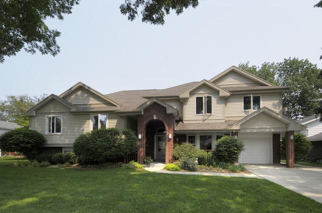 2103 N Kennicott Dr., Arlington Heights, IL 60004