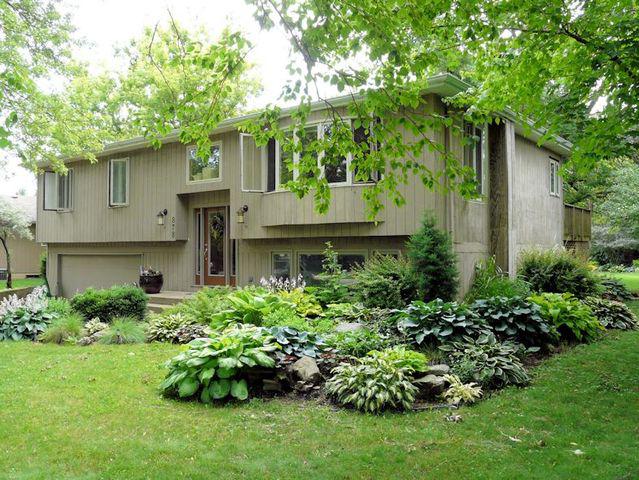 878 Lake Holiday Dr., Lake Holiday, IL 60548