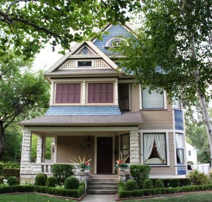 707 W Downer Pl., Aurora, IL 60506