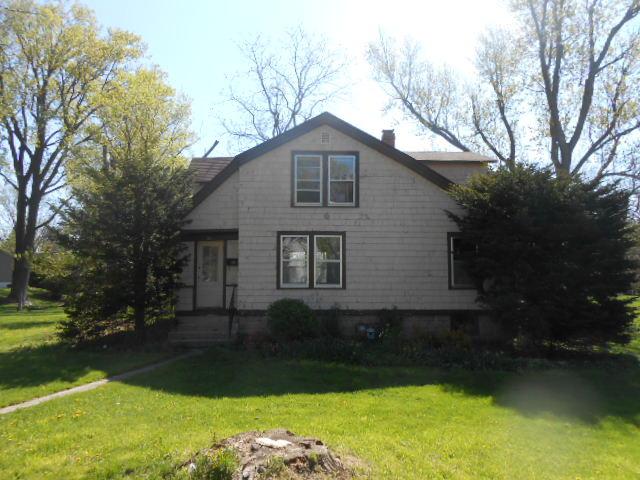 721 Division St., Woodstock, IL 60098