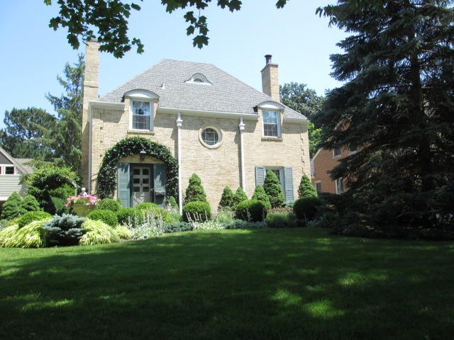 925 N Stone Ave., La Grange Park, IL 60526