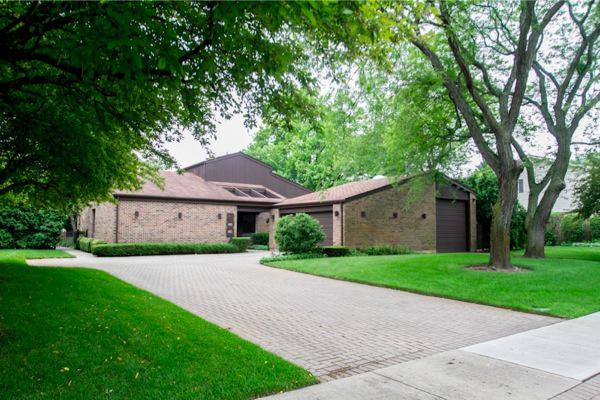 2007 W Mark Ter., Mount Prospect, IL 60056