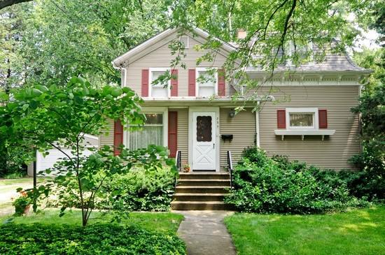 735 Bryant Ave., Barrington, IL 60010
