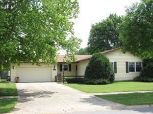 300 Cottonwood Dr., North Aurora, IL 60542