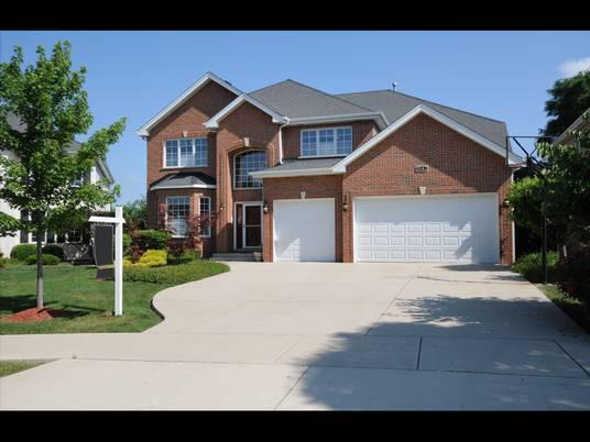 1042 Sean Cir., Darien, IL 60561