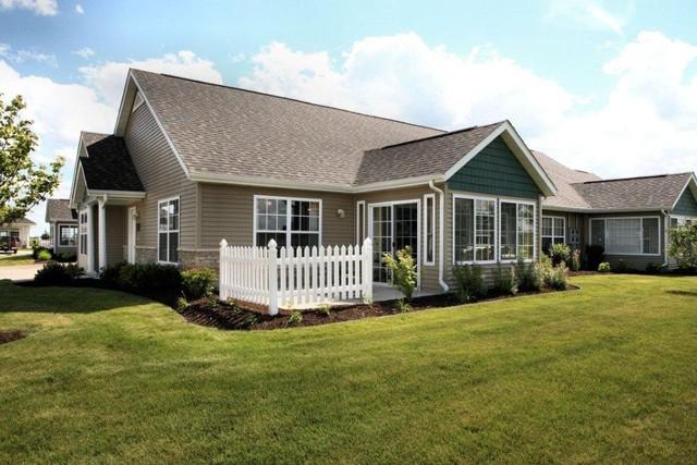 2133 Waterbury Ln., Sycamore, IL 60178