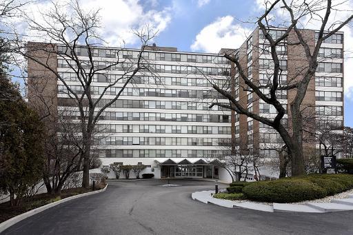 1616 Sheridan Rd. #5E, Wilmette, IL 60091