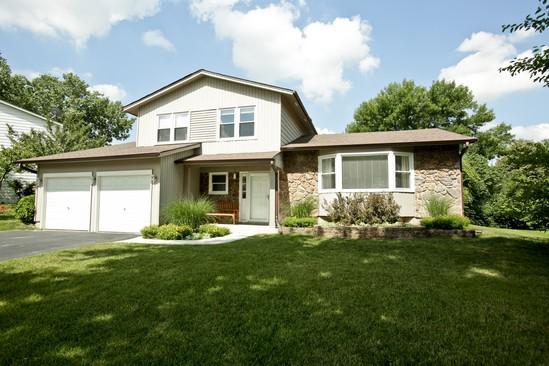 616 Oakwood Dr., Westmont, IL 60559