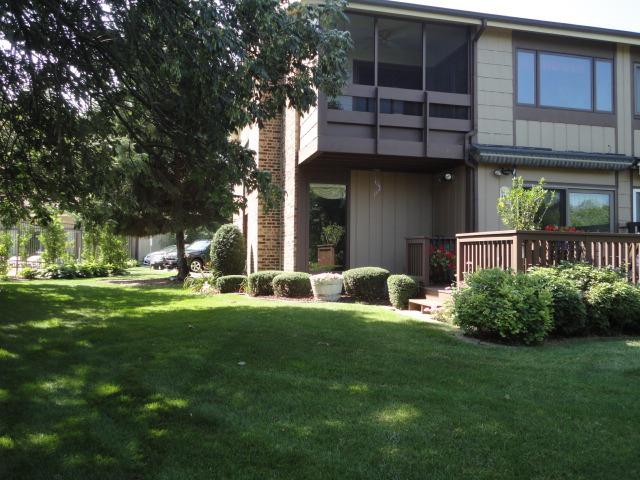 5 Cobblestone Ct. #B, Palos Hills, IL 60465
