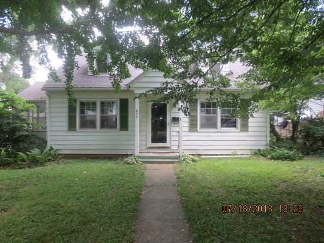 624 Ellwood Ave., Dekalb, IL 60115