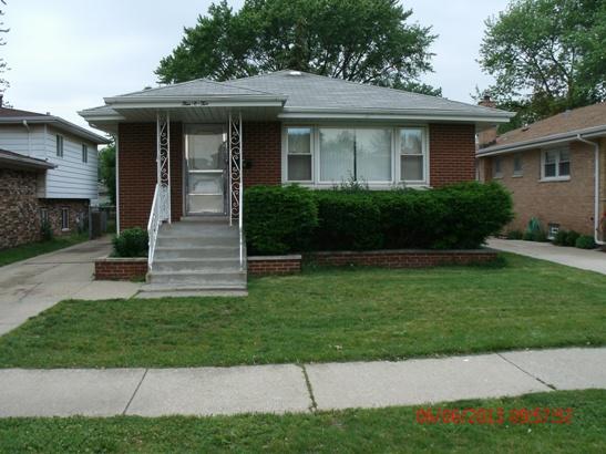 402 Oglesby Ave., Calumet City, IL 60409